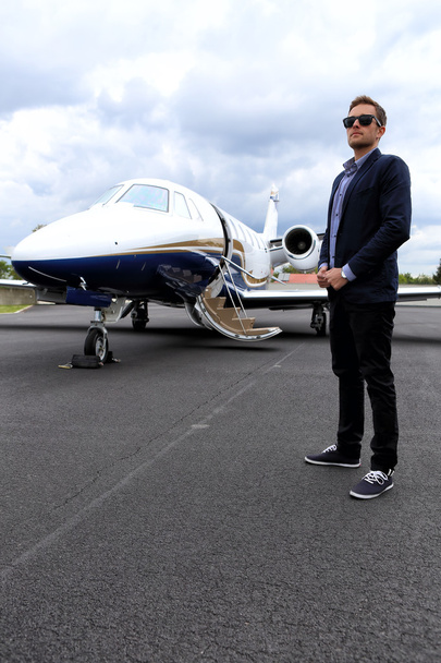Young man and business jet - Foto, Imagen