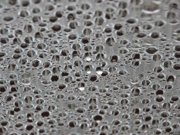 Modèle de goutte d'eau de la condensation sous le toit en plastique
 - Photo, image