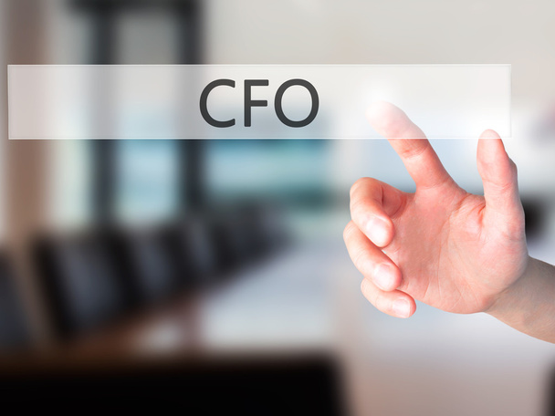 CFO (Chief Financial Officer) - χέρι πιέζοντας ένα κουμπί στο blurre - Φωτογραφία, εικόνα