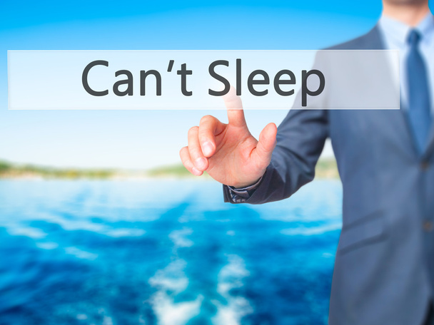 kann nicht schlafen - Geschäftsmann drückt auf digitalen Bildschirm. - Foto, Bild