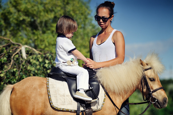 Primeras lecciones de equitación
 - Foto, Imagen