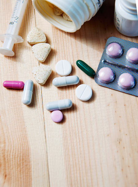 Xarope e medicamentos pílulas droga
 - Foto, Imagem