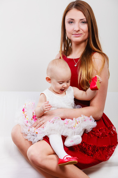 Beauty mother with toddler - Foto, afbeelding