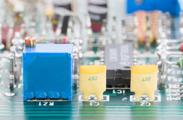 Hardware electrónico de primer plano en la placa de circuito
 - Foto, Imagen