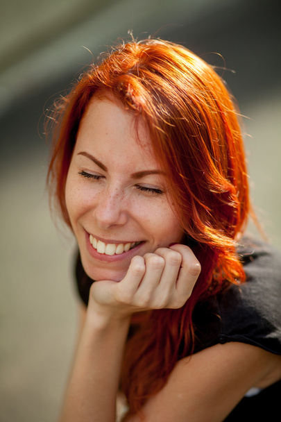 Young woman squinting - Fotó, kép