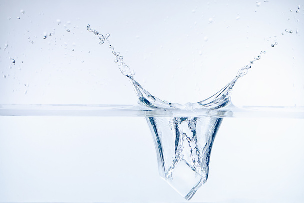 Víz-Splash fehér háttér - Fotó, kép