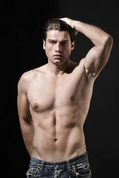 Shirtless muscular man in jeans - Foto, afbeelding