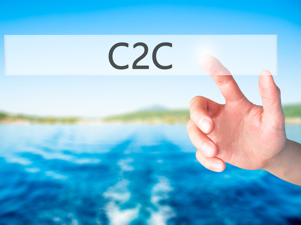 C2c - χέρι πιέζοντας ένα κουμπί στην θολή φόντο έννοια για την vi - Φωτογραφία, εικόνα