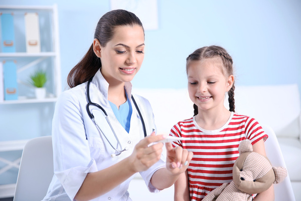 Cute girl visiting doctor - Photo, Image