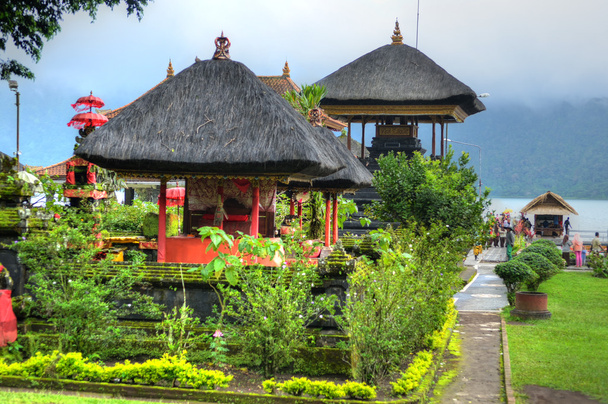 Pura ulun danu bratan, hinduistický chrám na bratan lake, bali, Indonésie - Fotografie, Obrázek