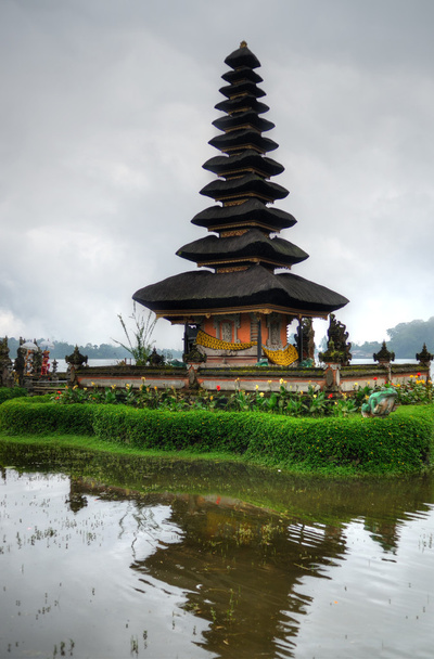 Pura ulun danu bratan, hindoe tempel op bratan lake, bali, Indonesië - Foto, afbeelding