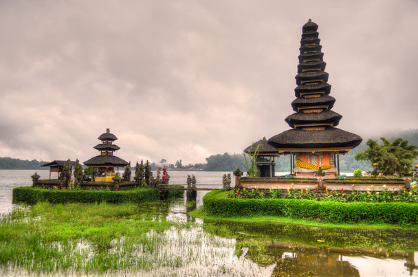 Pura ulun danu bratan, hindu templom a bratan tó, bali, Indonézia - Fotó, kép