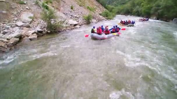 River Rafting légi felvétel, extreme és szórakoztató sport. Drone videóinak. - Felvétel, videó
