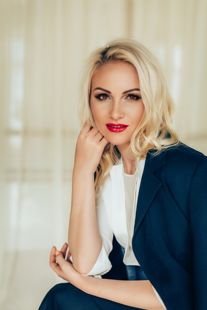 Beautiful blonde woman in fashion clothes - Fotografie, Obrázek
