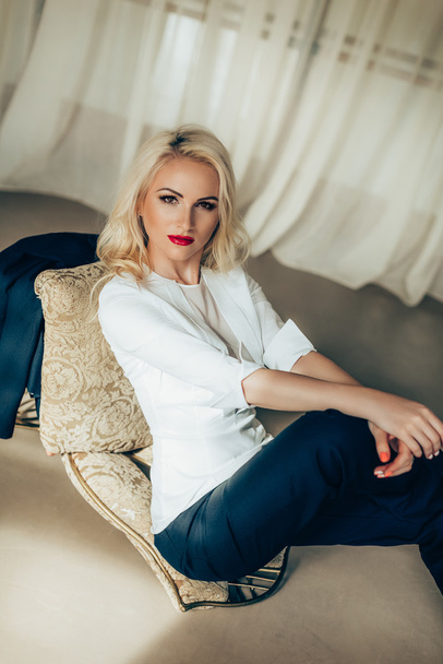 Beautiful blonde woman in fashion clothes - Fotoğraf, Görsel