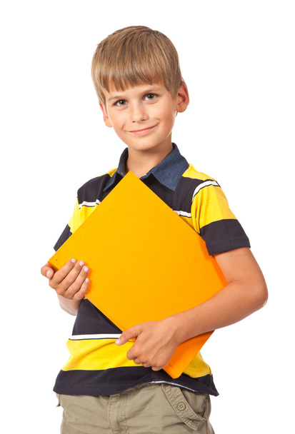 szkole chłopiec trzyma książkę - Zdjęcie, obraz