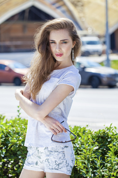 Portrait close up of young beautiful brunette woman - Fotografie, Obrázek