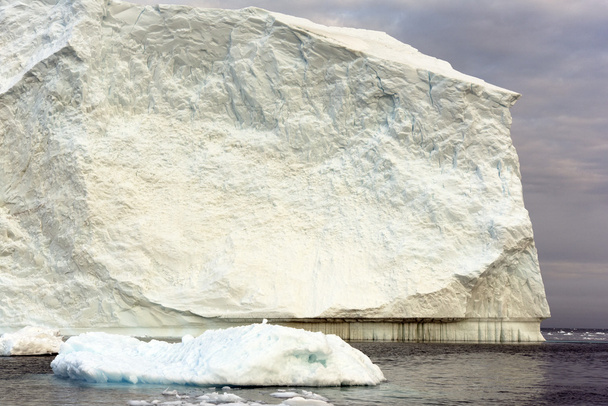 glaciares están en el océano Ártico a Ilulissat icefjord, Groenlandia
 - Foto, imagen