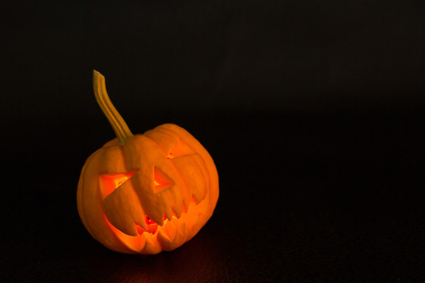Halloween pumpkin lantern scary face in October. - Valokuva, kuva