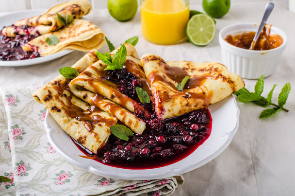 Crepes with forest berries and caramel - Zdjęcie, obraz