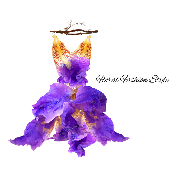 φανταστικό φόρεμα κατασκευασμένο από λουλούδια σε μια κρεμάστρα, - Φωτογραφία, εικόνα