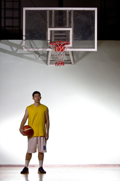 Basketball player standing - Foto, immagini