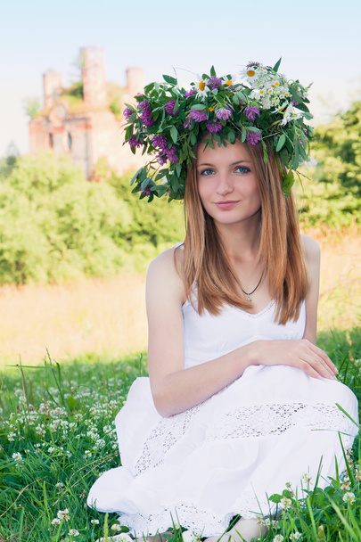 Woman with a floral wreath - Fotó, kép