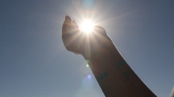 Capturar el sol en las manos
 - Imágenes, Vídeo