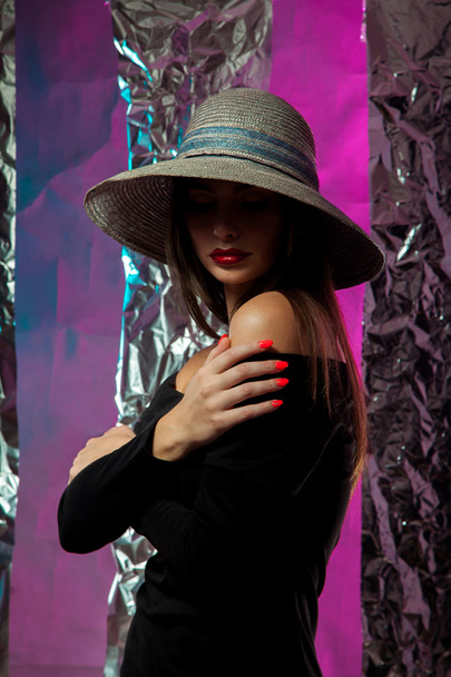 young woman in hat with wide brim - Foto, Bild