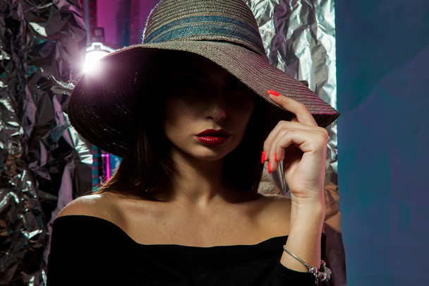 Beauty woman in hat with wide brim - Zdjęcie, obraz