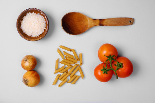Syrové těstoviny a čerstvá rajčata ingredience Režie - Fotografie, Obrázek