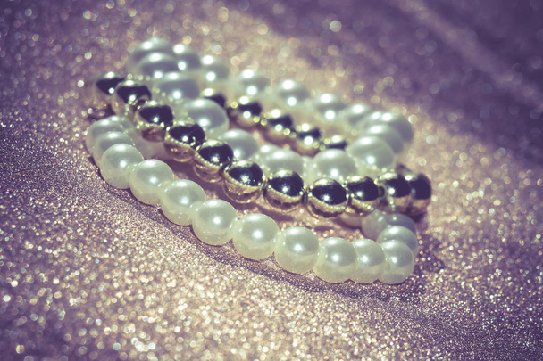 Moda pulseras de perlas filtradas
 - Foto, imagen