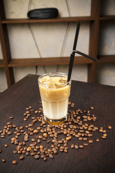 крижана кава на дерев'яному столі
 - Фото, зображення