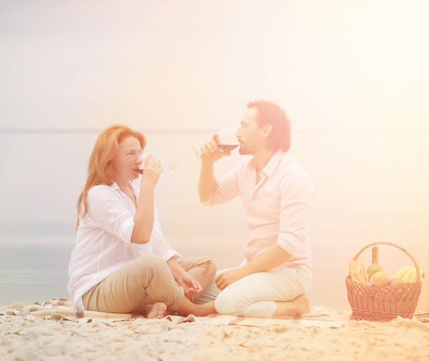 Middle-aged couple in picnic - Fotografie, Obrázek