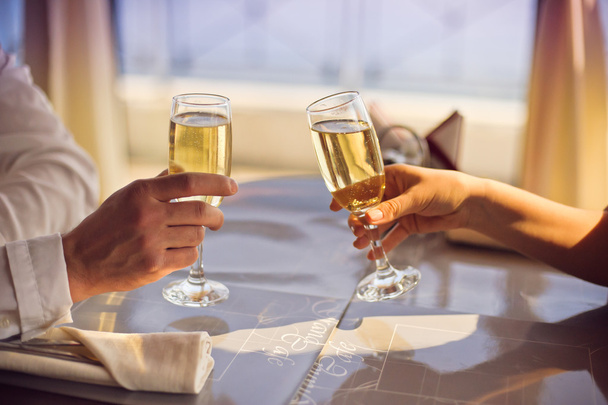 Hands Man and woman with glasses of champagne - Foto, Imagem