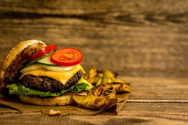Grillezett marhahús hamburger - Fotó, kép