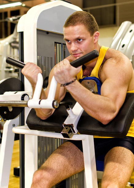Man doing athlete exercise in fitness club - Fotoğraf, Görsel