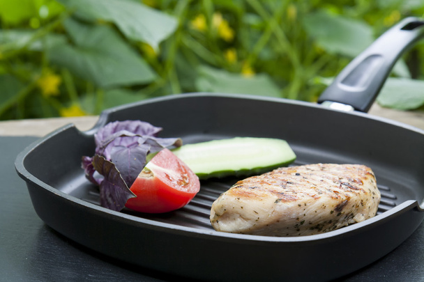 Grilled chicken breast with vegetables and herbs - Fotoğraf, Görsel