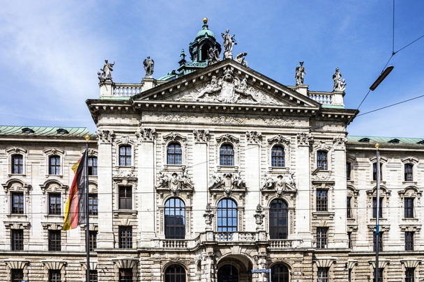  Мюнхен, Бавария, Германия: традиционная архитектура строительства
 - Фото, изображение
