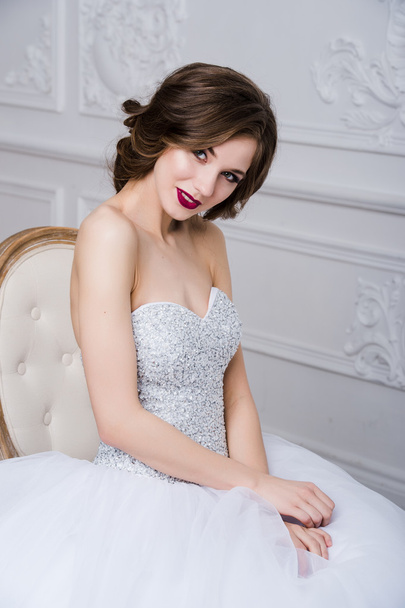 Portrait of beautiful bride. Wedding decoration and dress, white background - Foto, afbeelding