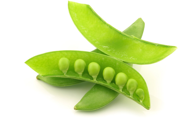 Bunch of sugar snaps with one opened pod with peas visible - Foto, afbeelding