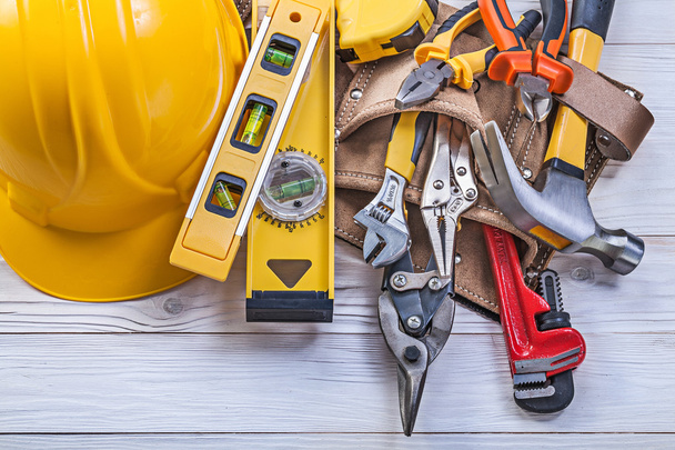 Construction tools, tool belt and helmet - Foto, afbeelding