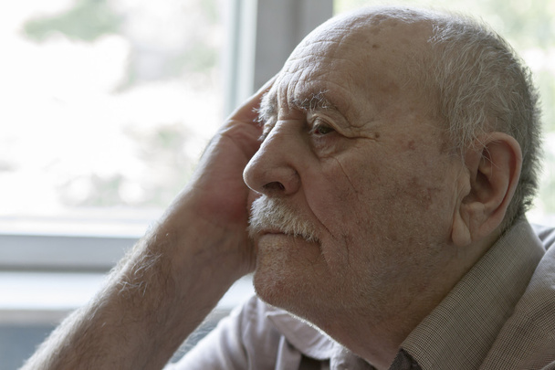 Senior man thinking - Foto, Bild