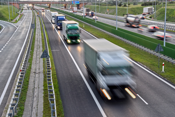 Четырёхполосная автомагистраль в Польше
 - Фото, изображение