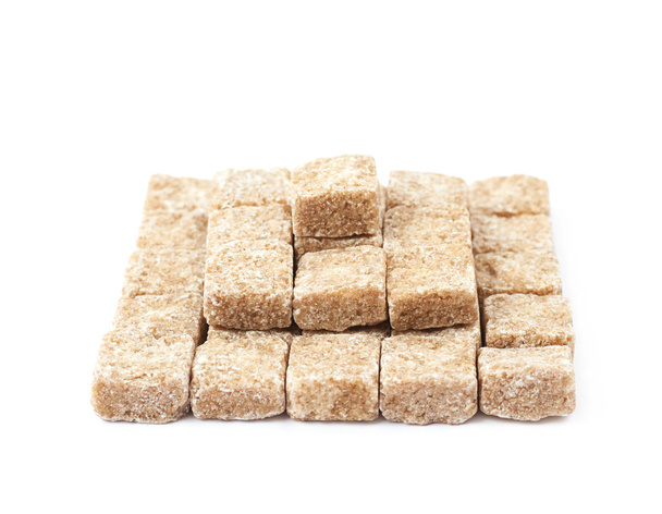 Pile of brown sugar cubes isolated - Foto, afbeelding