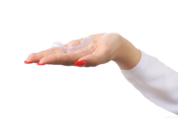 Doktorlar yakın çekim çekim eldiven silikon ağızlık tutan eller. Diş Bakımı - Fotoğraf, Görsel