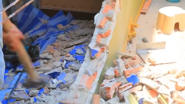 romper la pared del hogar renovado, y la construcción de viviendas
 - Metraje, vídeo