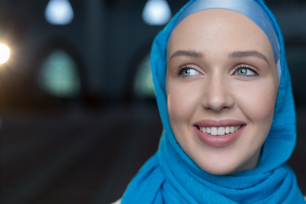 Muslim girl wearing hijab  - Фото, зображення