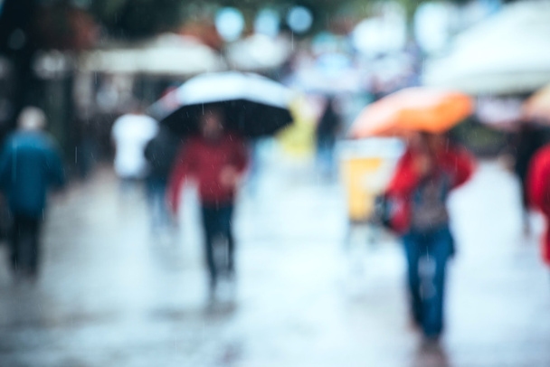 deszczowy dzień w mieście  - Zdjęcie, obraz