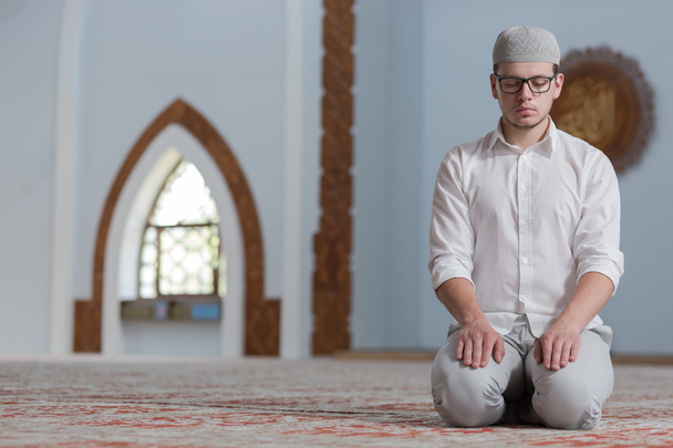 Muslim man praying - Valokuva, kuva